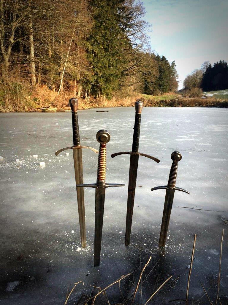 Schwerter in Eis